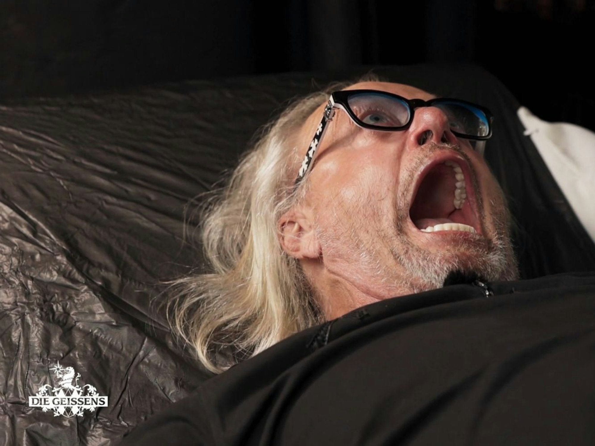 „Das tut sch... weh!“: Robert Geiss leidet. (Bild: RTLZWEI)