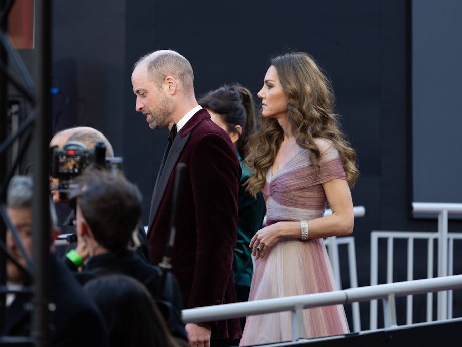 Prinz William und Prinzessin Kate mit anderen Personen