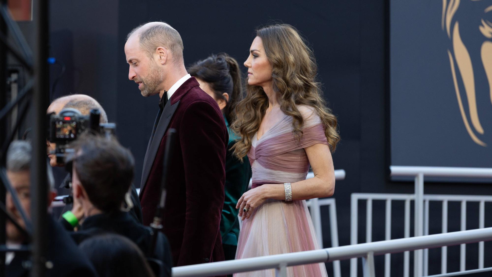 Prinz William und Prinzessin Kate mit anderen Personen