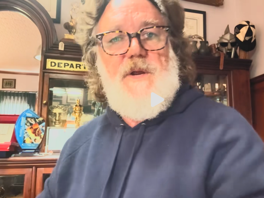 Schauspieler Russel Crowe begeistert mit seinem heimlichen TikTok-Account.