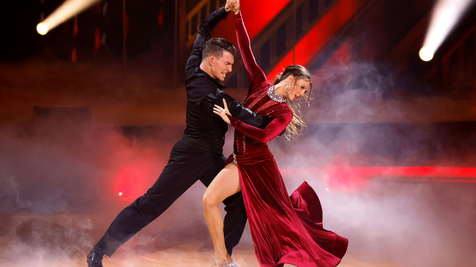 Ann-Kathrin Bendixen & Mikael Tatarkin tanzen