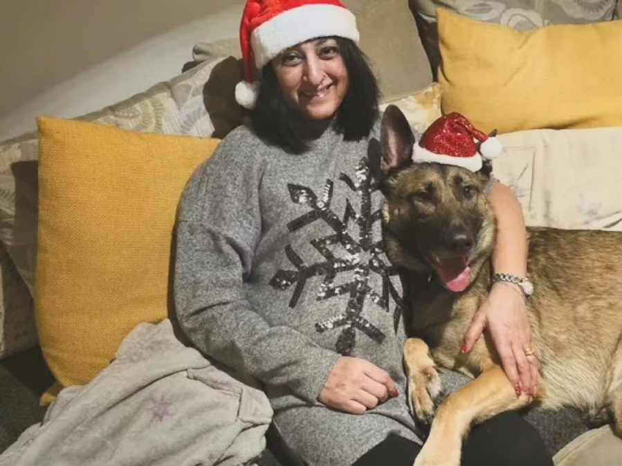 Manjit Sangha erlitt nach dem Spielen mit ihrem Hund eine Sepsis, vermutlich ausgelöst durch den Speichel des Tieres.