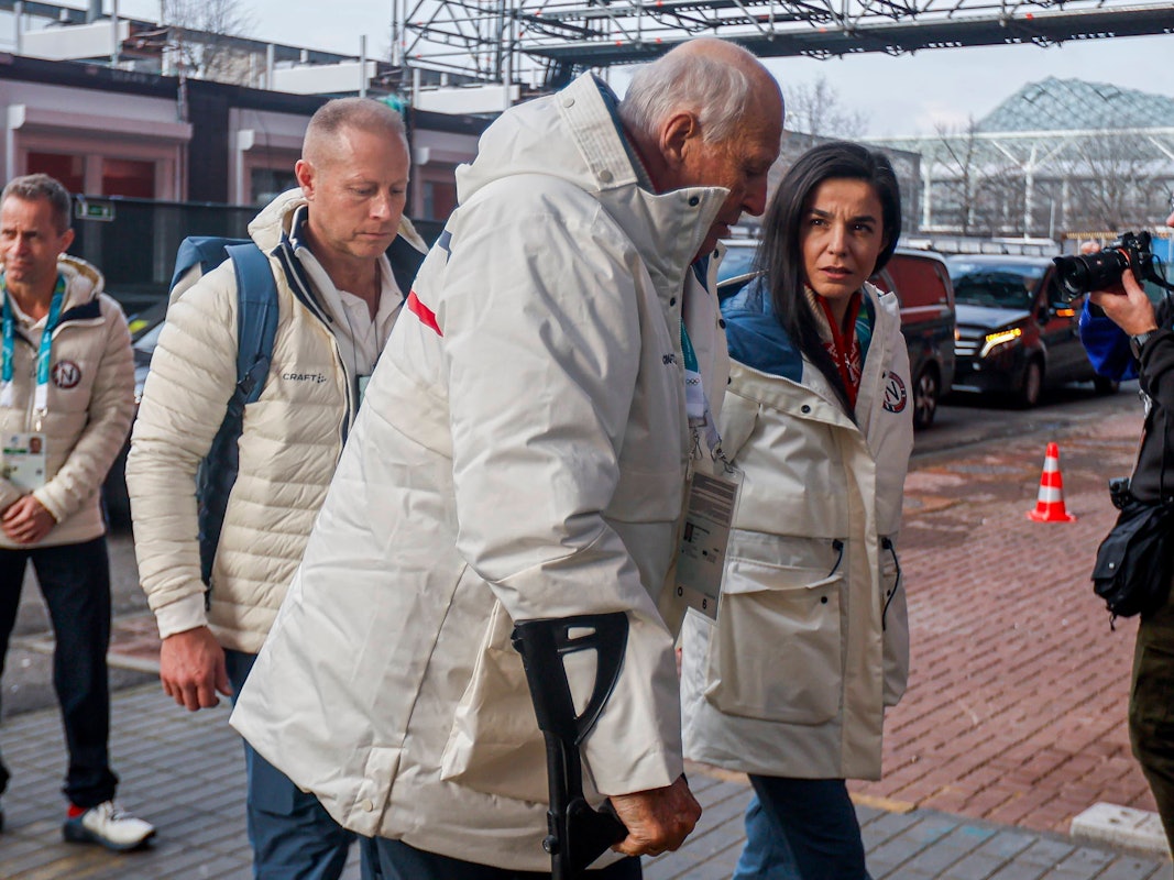 König Harald V. von Norwegen, hier bei den Olympischen Spielen in Mailand, wurde am Dienstag in eine Klinik eingeliefert.