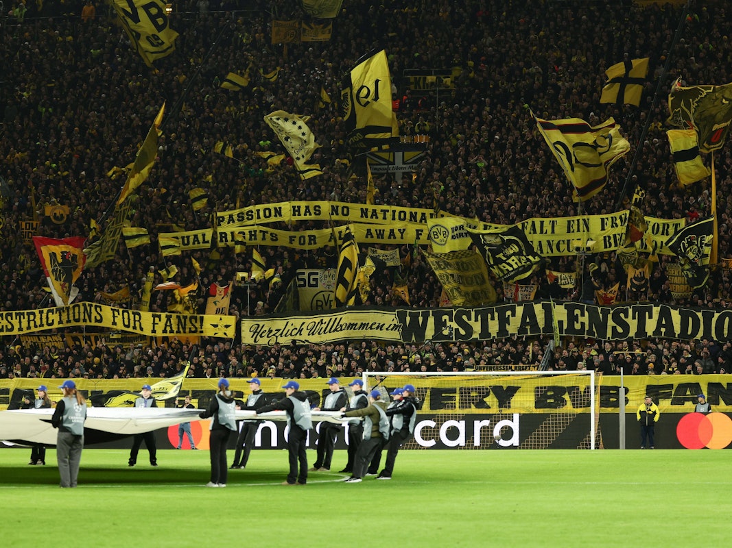 Blick in die Fankurve von Borussia Dortmund in der Champions League.