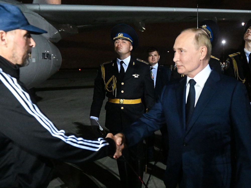 Zu seinen Geheimdienstagenten hat Wladimir Putin eine enge Verbindung. Er selbst durchlief eine Ausbildung beim KGB. (Bild: ZDF / Voskresensky, Mikhail)