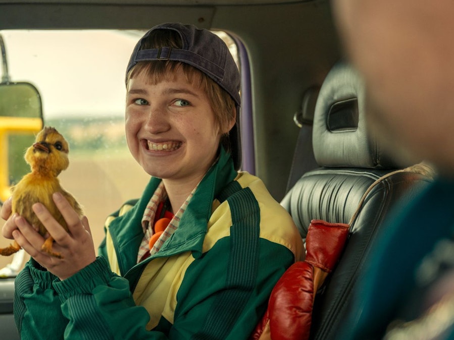 Eine sprechende Baby-Ente ist bei weitem nicht das Verrückteste, was das Publikum bei der neuen Netflix-Serie „Kacken an der Havel“ erwartet. (Bild: Netflix )