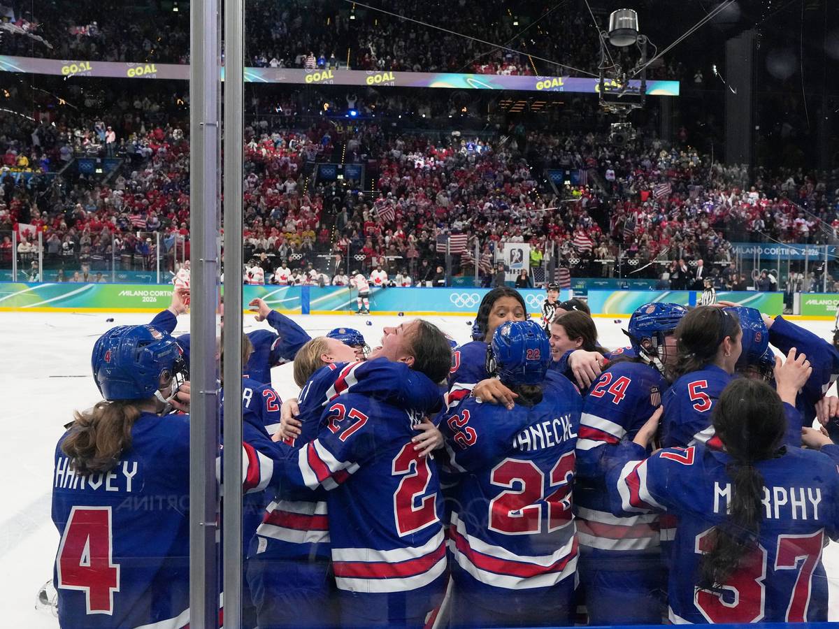 Die Spielerinnen der USA jubeln nach ihrem Siegtor.