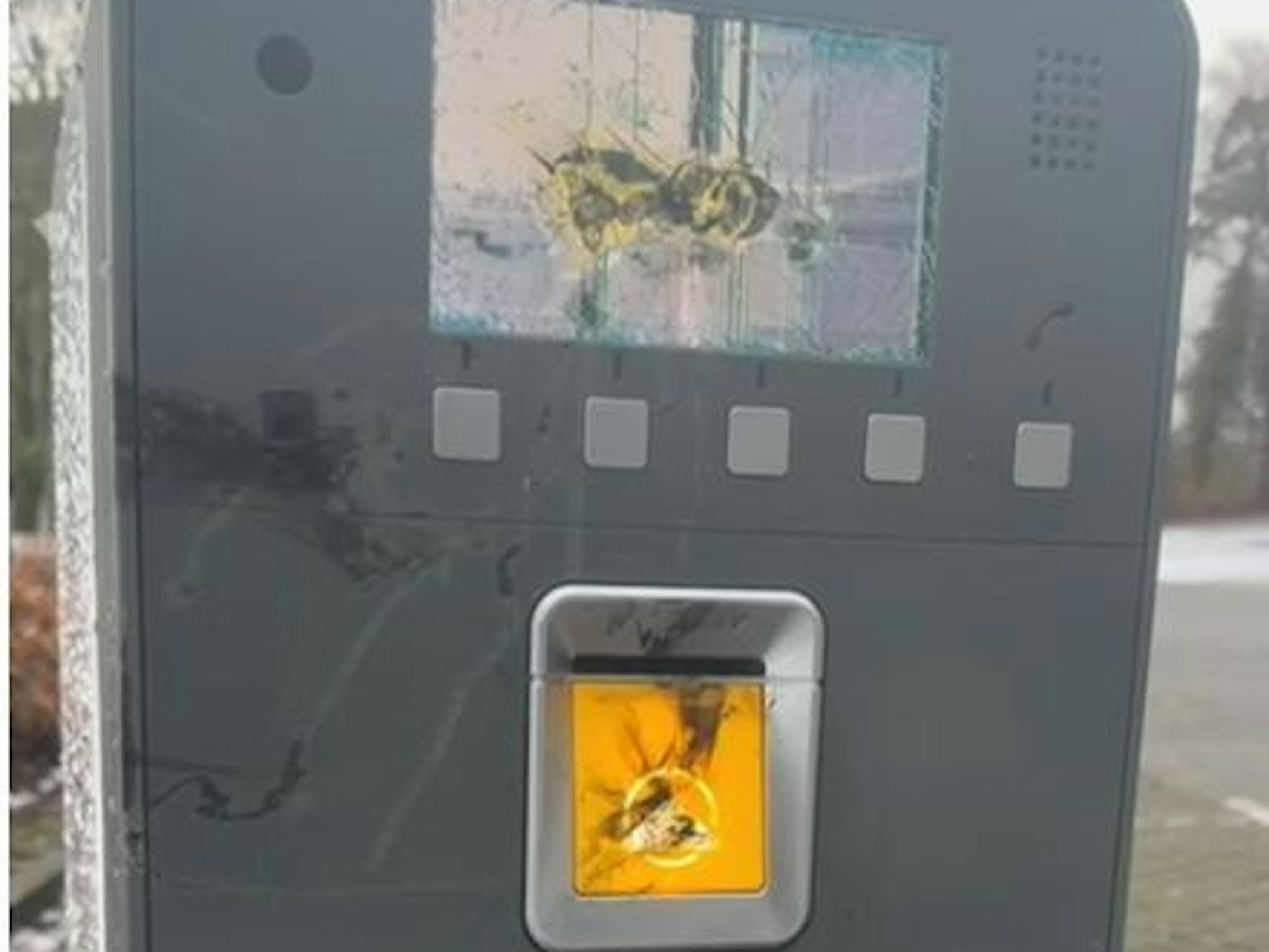 Der zerstörte Kassenautomat am Astoria Club in Köln