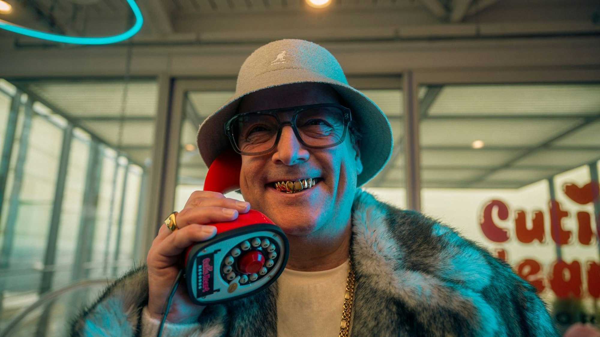 Matthias Brandt ist nur ein Vertreter des prominenten Ensembles an Gastdarstellern. (Bild: Netflix )