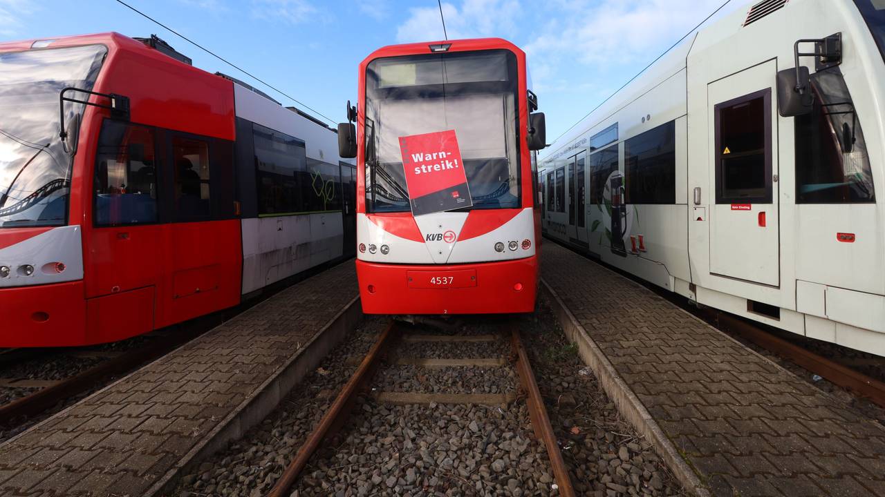 Der öffentliche Nahverkehr ist bereits im Januar in großen Teilen Nordrhein-Westfalens durch einen Warnstreik zum Erliegen gekommen, auch in Köln.