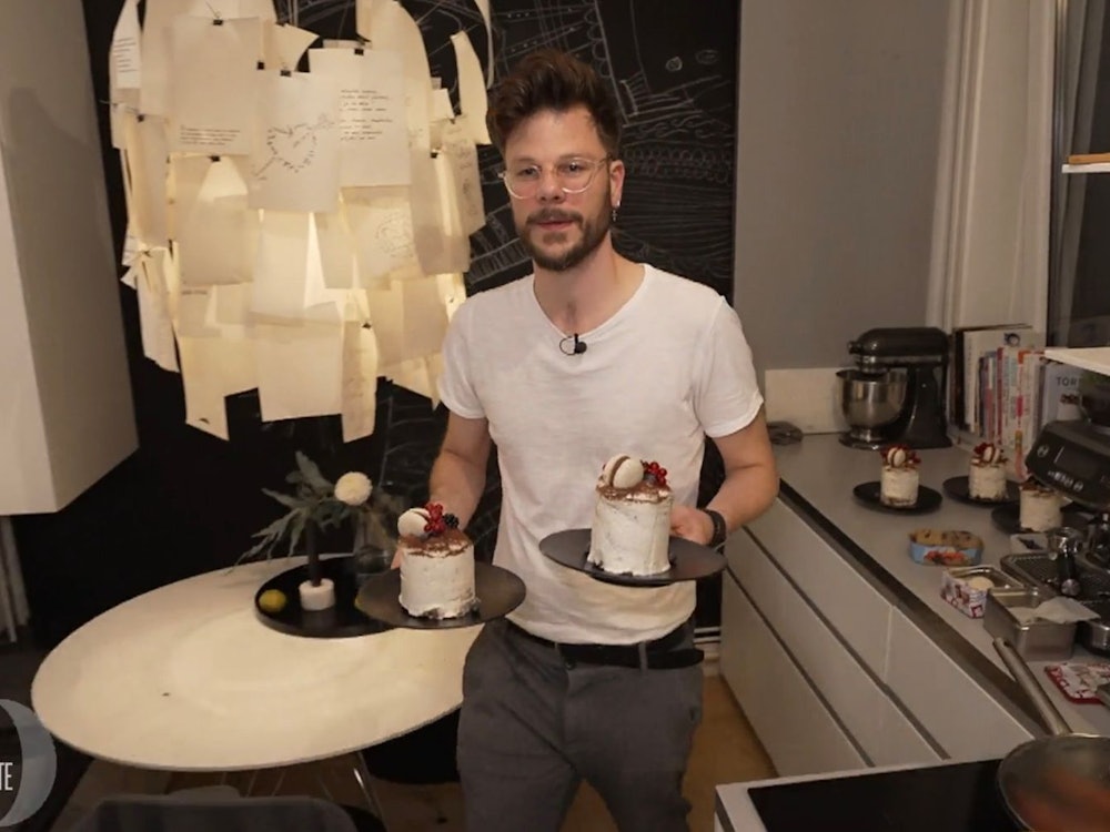 Stefan transportiert seinen Dessert-Himmel zu den Gästen. (Bild: RTL)