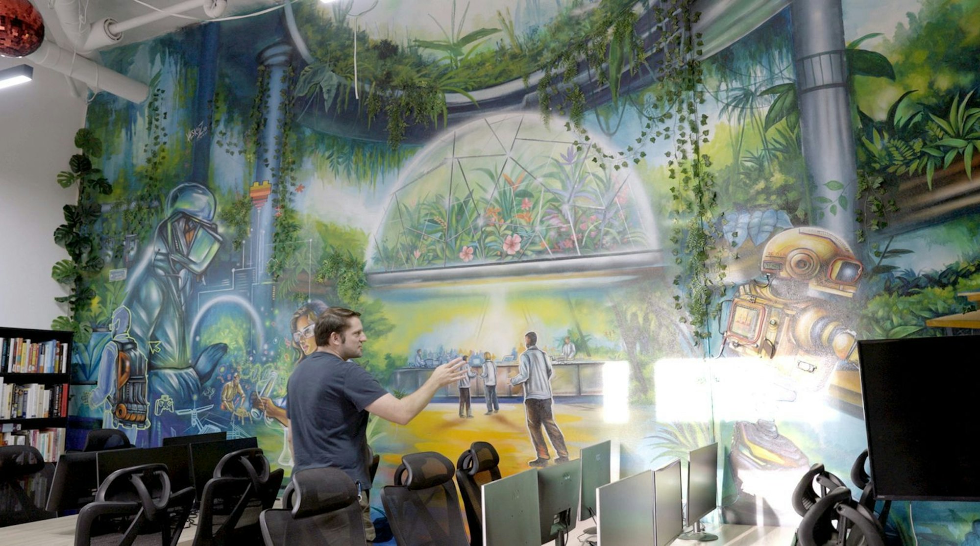 Hier sollen neue und gewagte Innovationen entstehen. HR-Reporter Lukas Wiehler sieht davon bei seinem Besuch nicht viel. (Bild: HR/Laura Will)