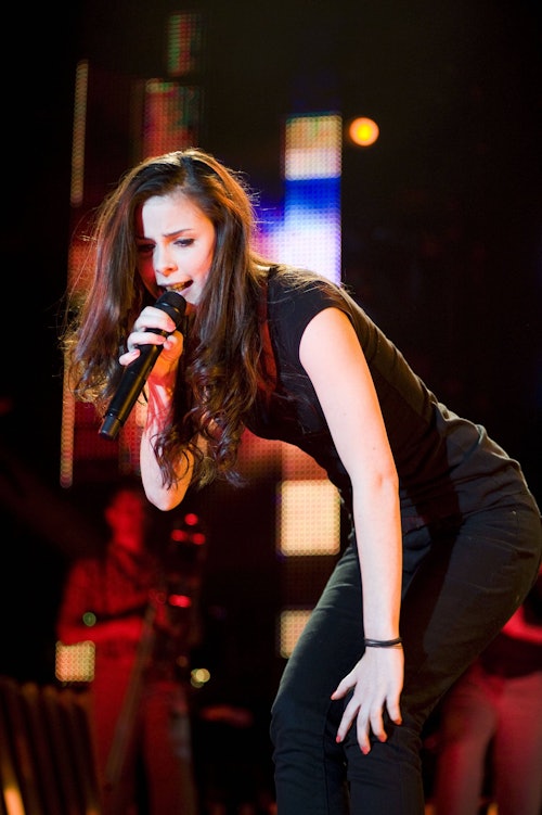 Im Herbst 2009 bewarb sich Lena Meyer-Landrut in der Castingshow „Unser Star für Oslo“ und setzte sich klar durch. Dann nahm die Karriere der gertenschlanken Sängerin Fahrt auf. Beim ESC in Oslo holte Lena 2010 den Sieg.