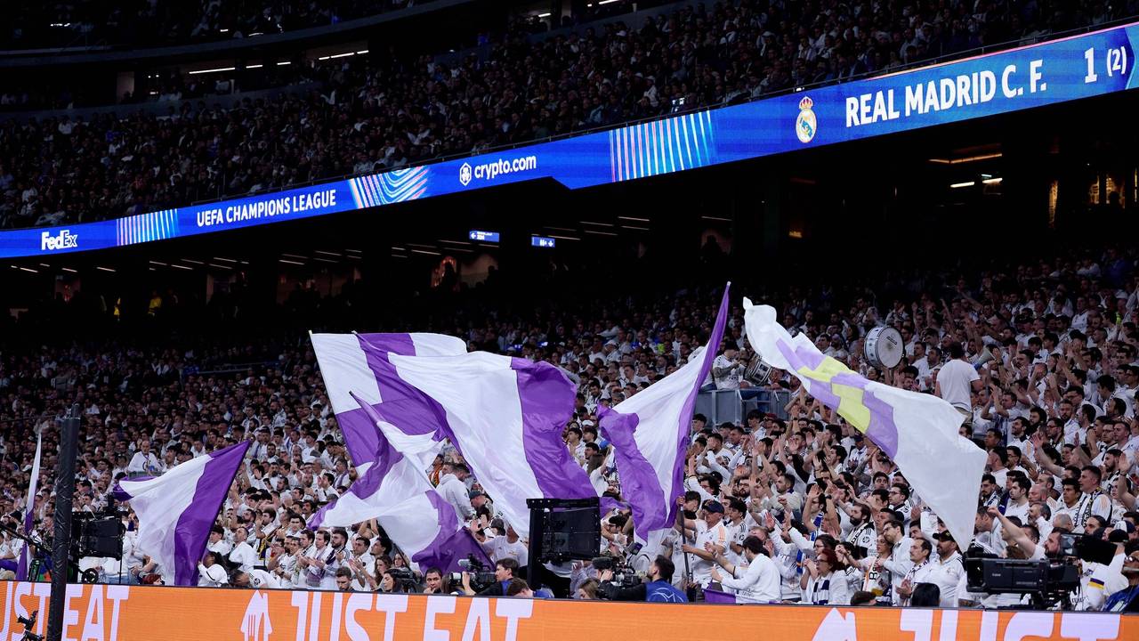 Blick auf die Fankurve von Real Madrid bei einem Spiel in der Champions League.