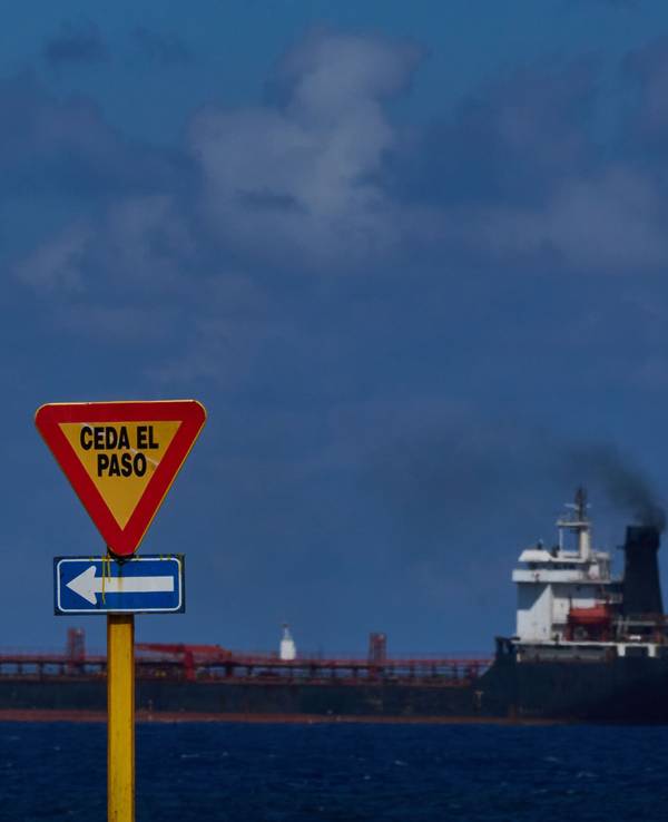 Ein Tanker fährt im Februar 2026 in die Bucht von Havanna ein.