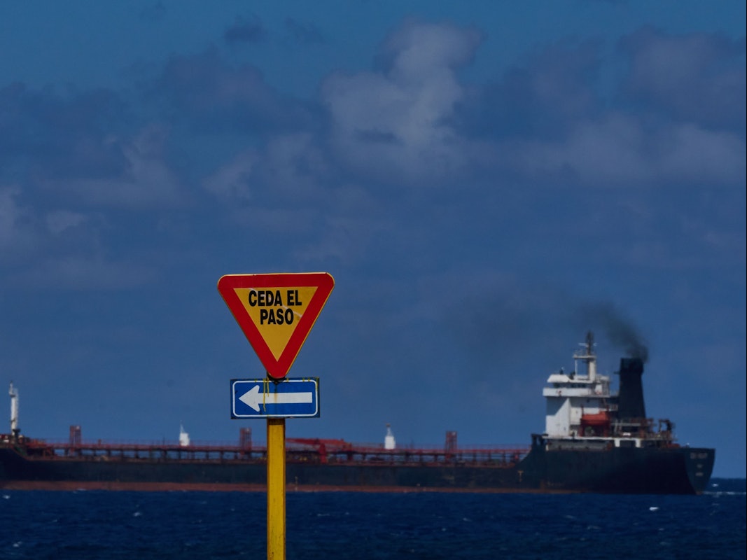 Ein Tanker fährt im Februar 2026 in die Bucht von Havanna ein.