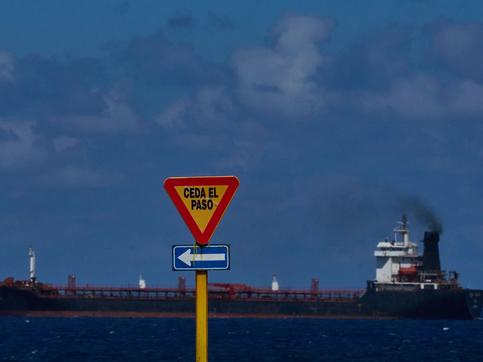 Ein Tanker fährt im Februar 2026 in die Bucht von Havanna ein.