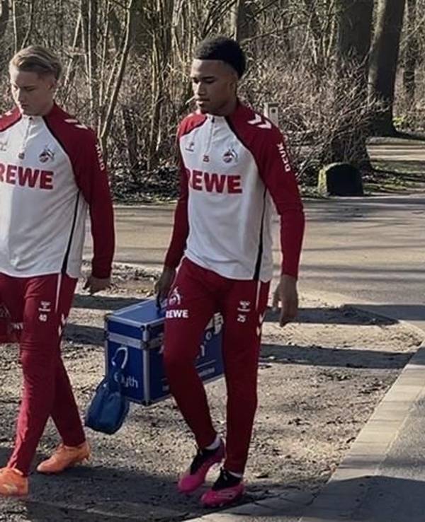 Fynn Schenten und David Fürst am Mittwoch auf dem Weg zum FC-Training.