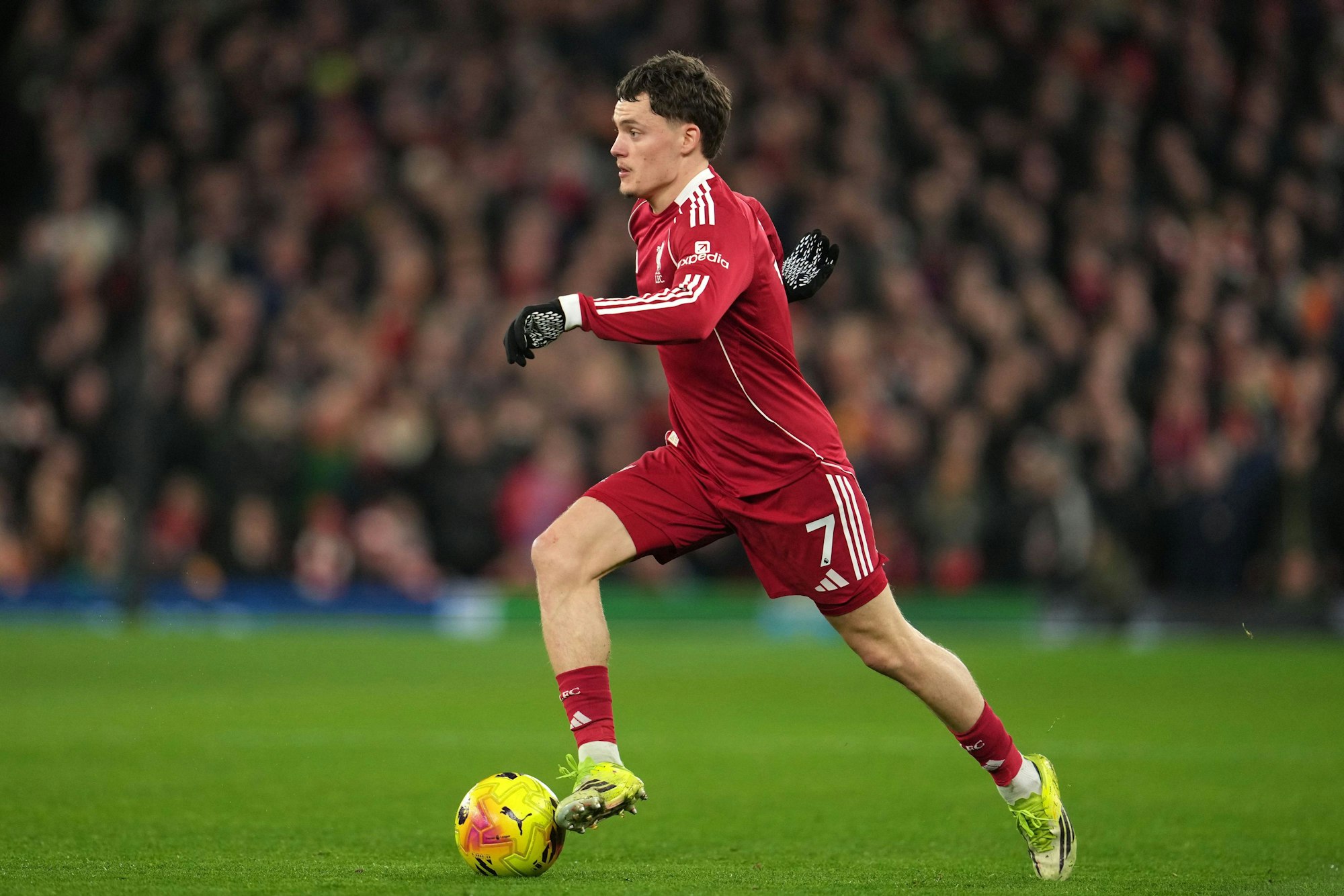 Florian Wirtz treibt den Ball. Der deutsche Nationalspieler wird beim FC Liverpool immer besser. Fast allerdings wäre er bei Real Madrid gelandet.