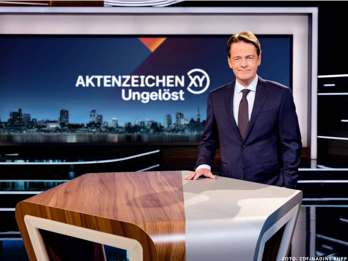 Moderator Rudi Cerne sucht bei „Aktenzeichen XY ...ungelöst“ nach neuen Hinweisen zu zwei Kölner Kriminalfällen.