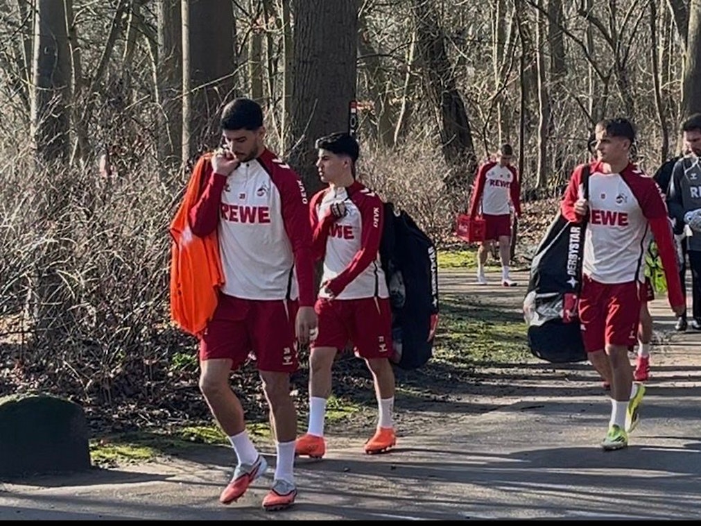 Cenk Özkacar, Felipe Chavez und Cenny Neumann (v.l.) gehen ins Franz-Kremer-Stadion.