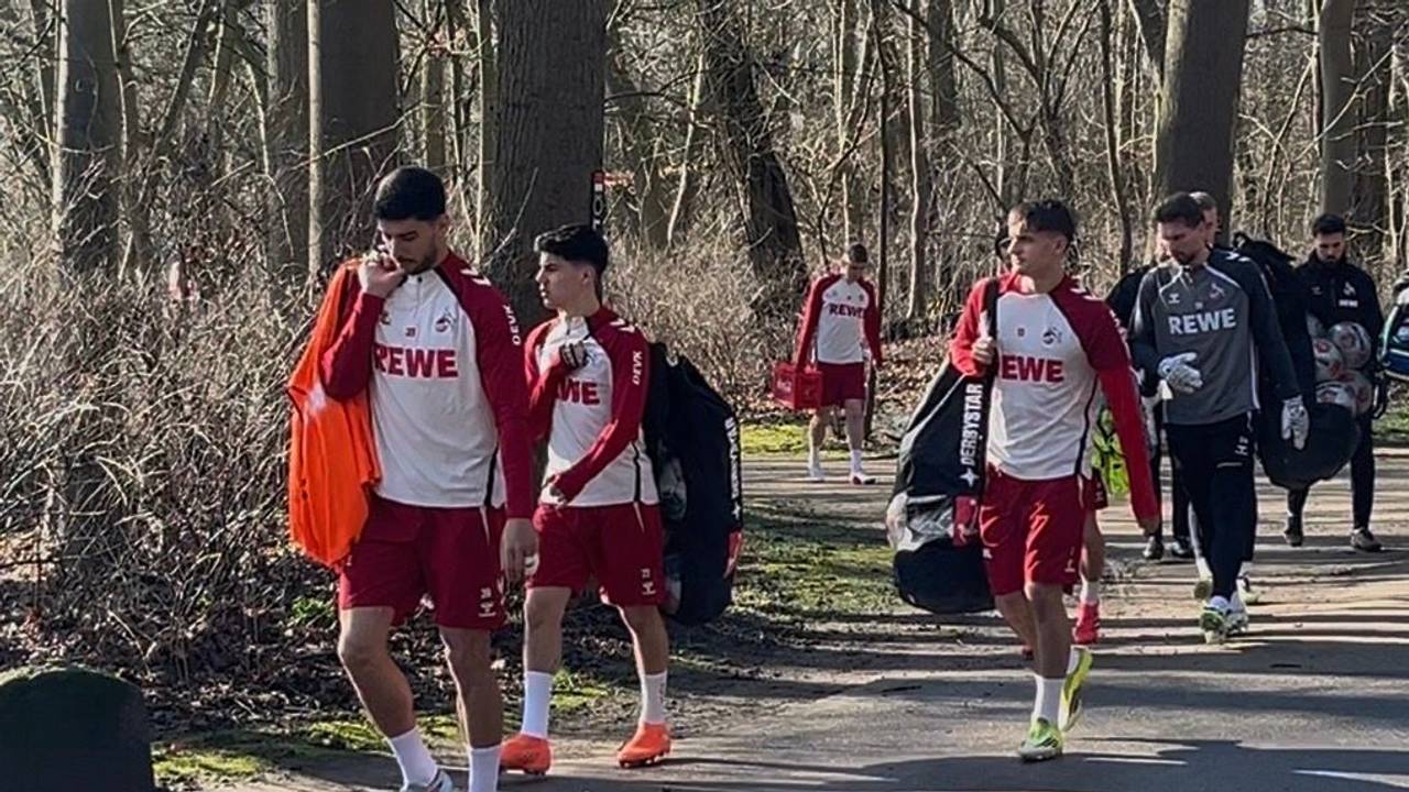 Cenk Özkacar, Felipe Chavez und Cenny Neumann (v.l.) gehen ins Franz-Kremer-Stadion.
