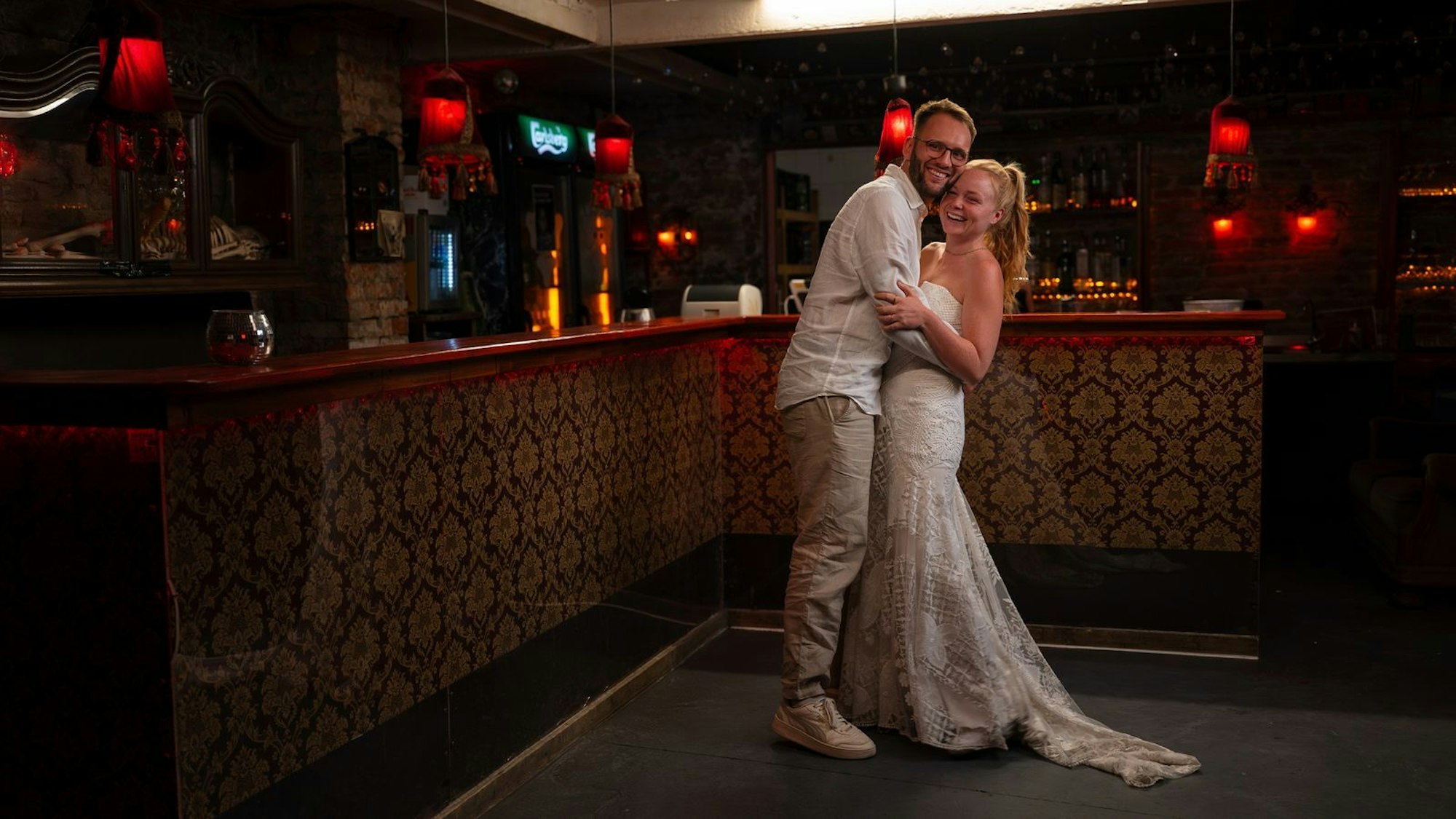Auch das soll's geben: Nico und Josephine (“Jo“) sind glücklich verheiratet. Gerade haben sie ein Haus gebaut. (Bild: ZDF / Christine Schroeder)