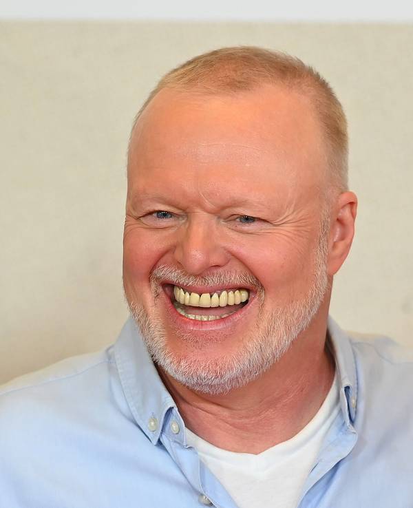 Stefan Raab lacht