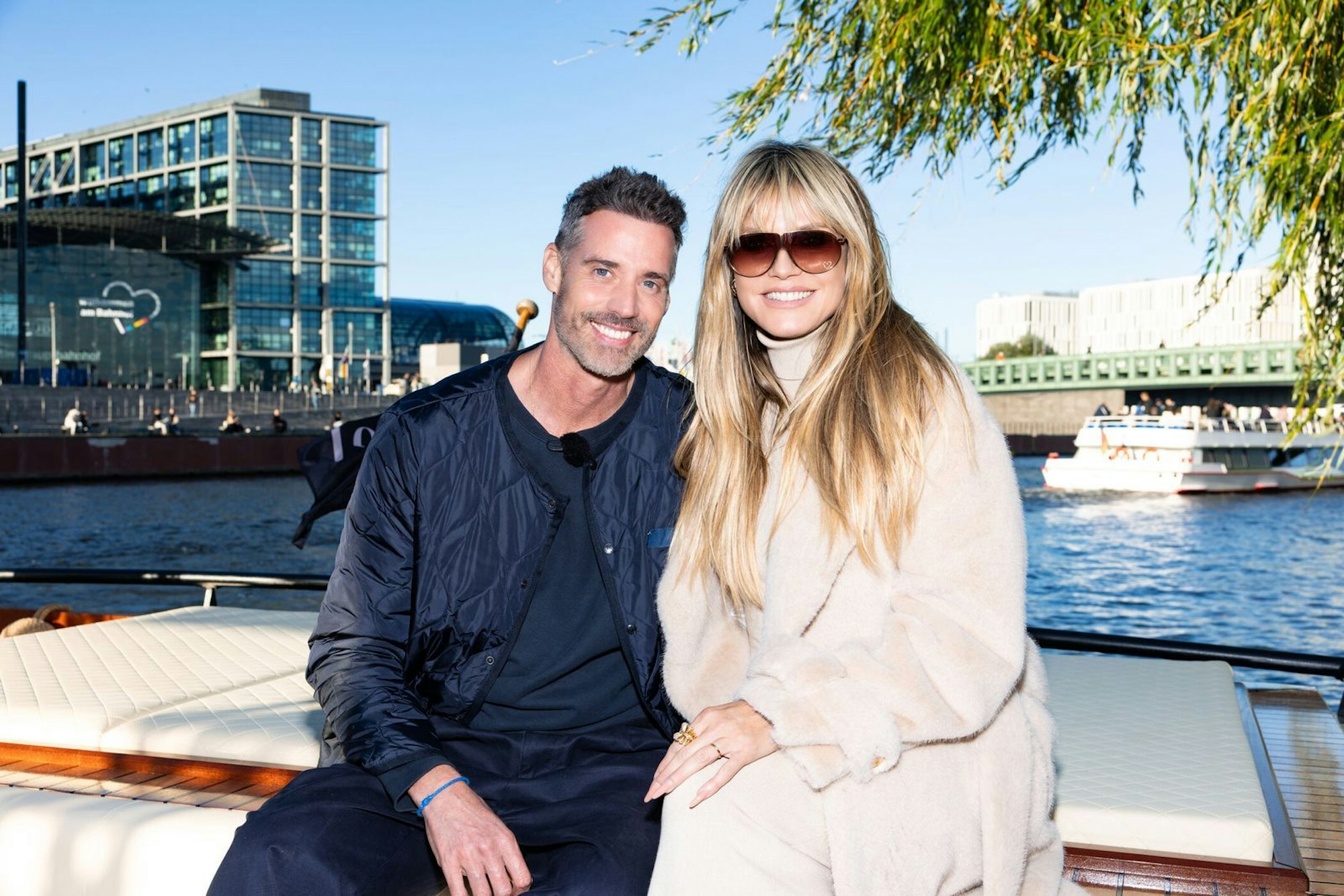 Andreas Ortner und Heidi Klum wollen die Boys in 50er-Badeklamotten sehen. (Bild: ProSieben/Daniel Graf)