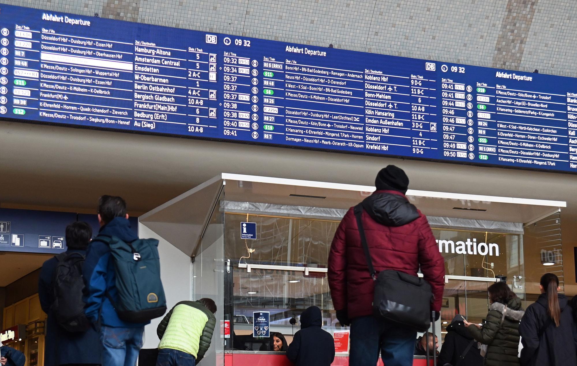 Ab September soll es erstmals eine Direktverbindung von Köln über den Flughafen in Brüssel bis nach Antwerpen geben (Archivbild).