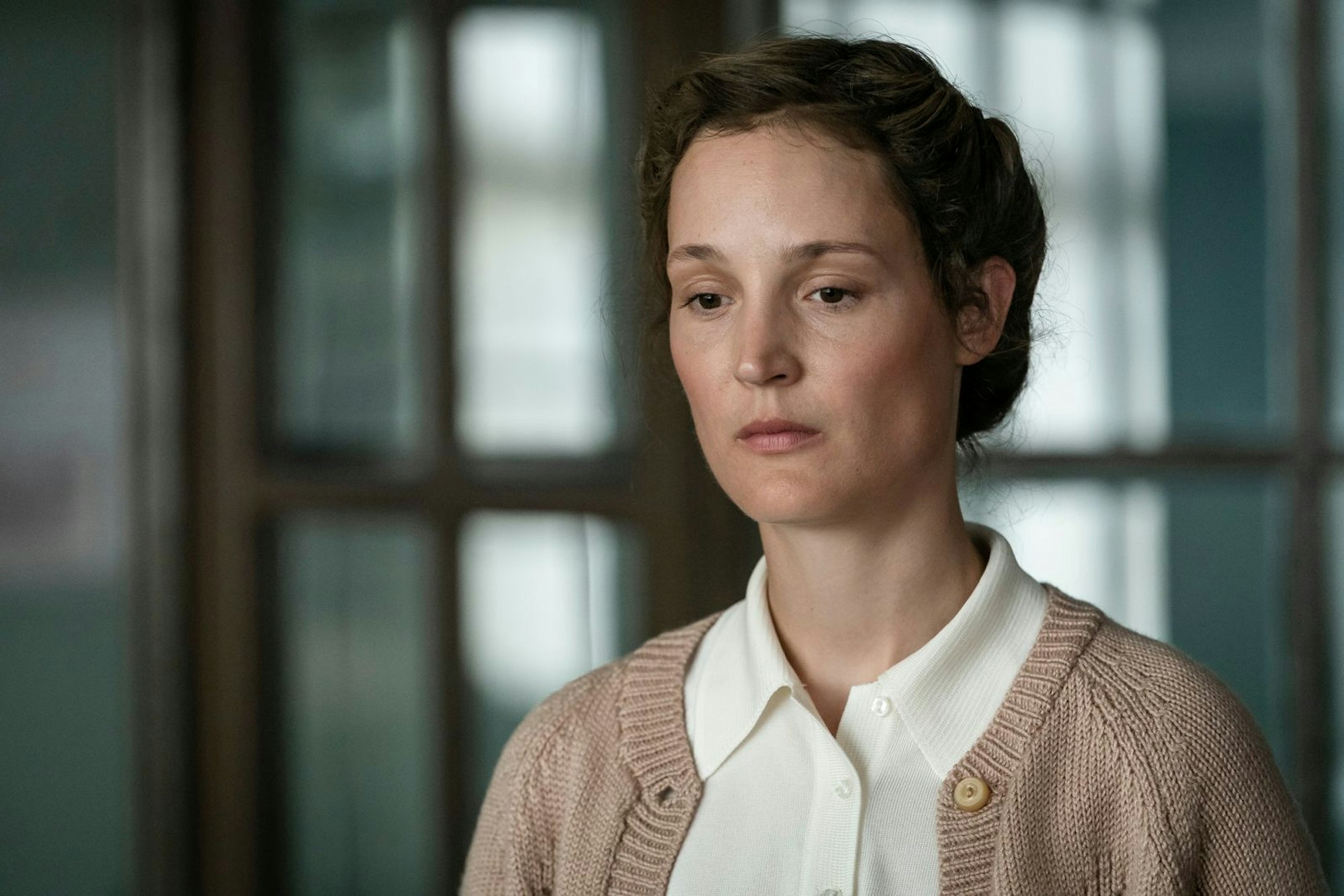 In der Sky-Serie „Das Boot“ spielte Krieps die Übersetzerin Simone, die sich dem französischen Widerstand gegen die Nazis anschließt. (Bild: Stephan Rabold / Bavaria Fiction GmbH / Sky)