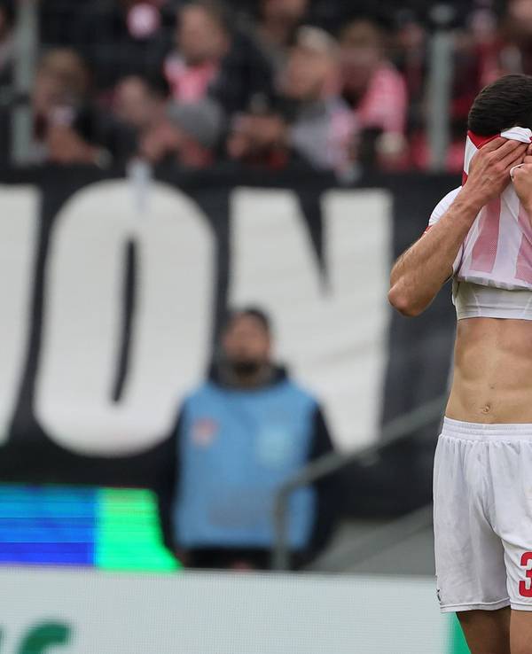 Cenk Özkacar (1. FC Köln) nach dem Spiel gegen RB Leipzig.