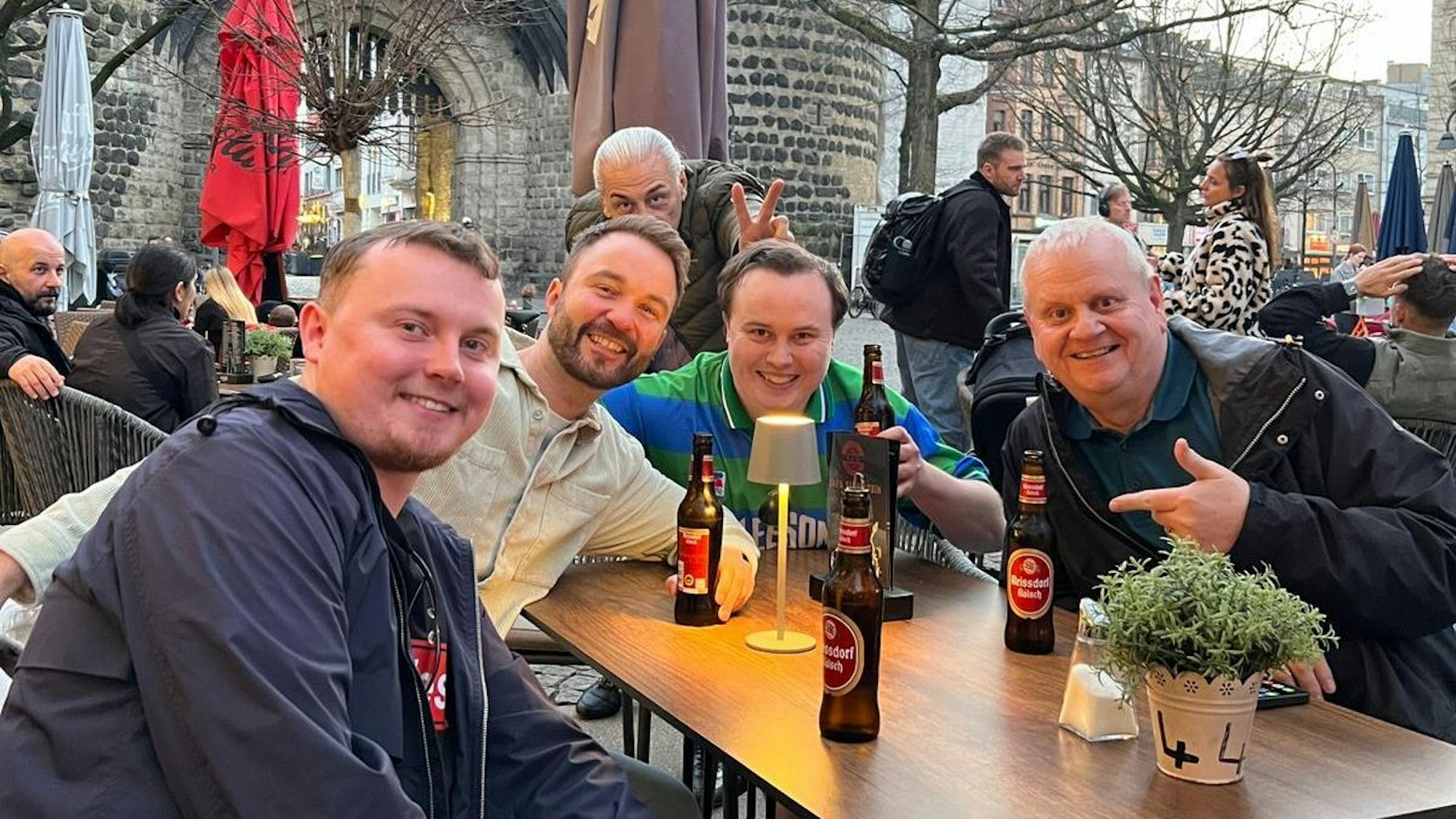 Robert Lerch (2.v.l.) mit seinen schottischen Freunden Lewis (li.), Ross und Colin (re.)