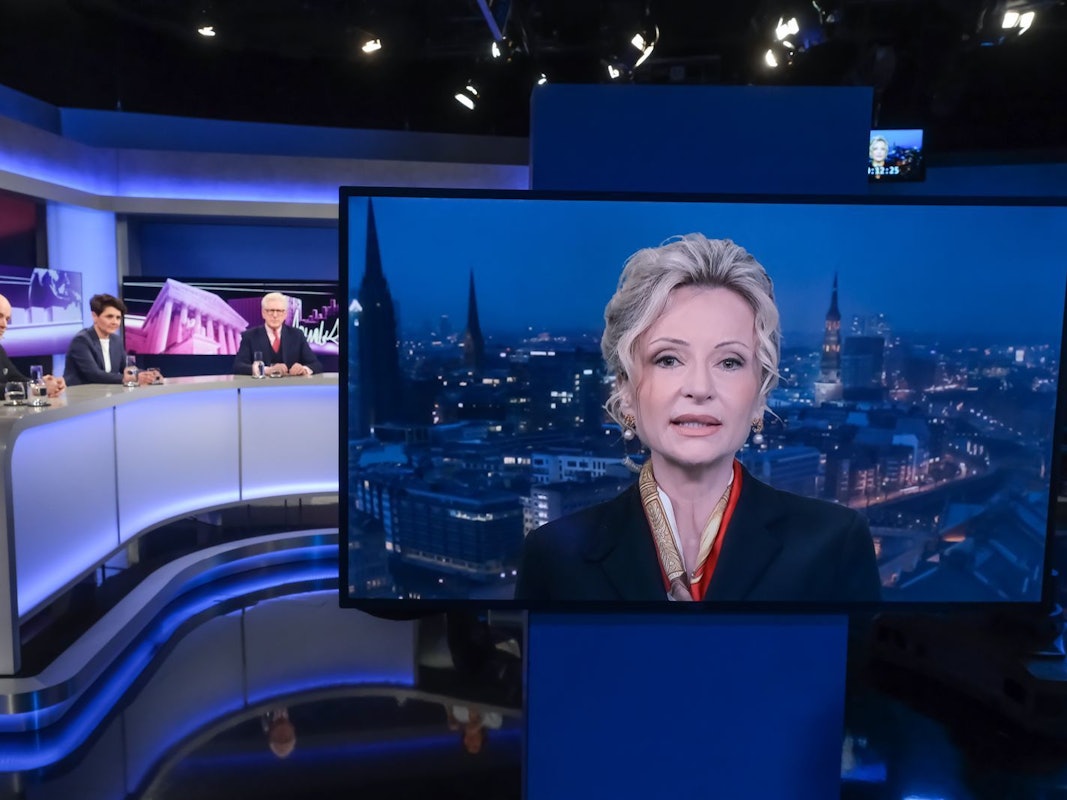 US-Expertin Sandra Navidi sprach bei „Maischberger“ Klartext. (Bild: WDR/Oliver Ziebe)