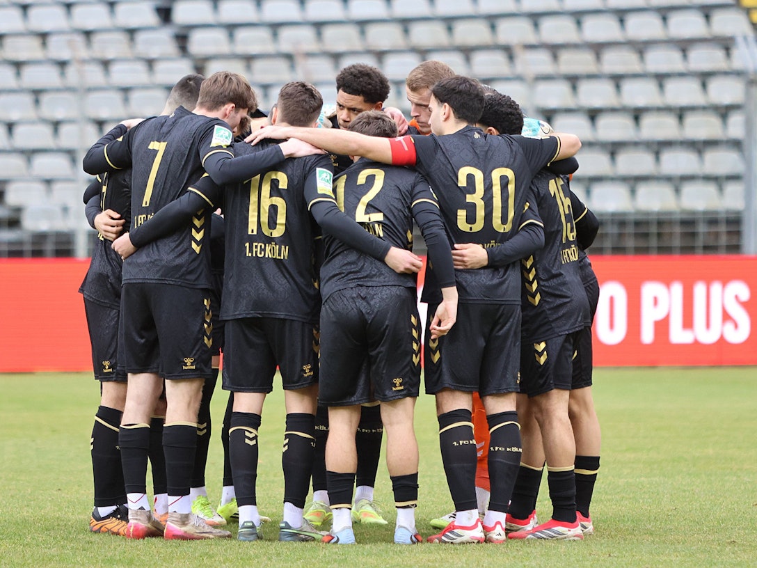 Spielerkreis bei der U21 des 1. FC Köln.