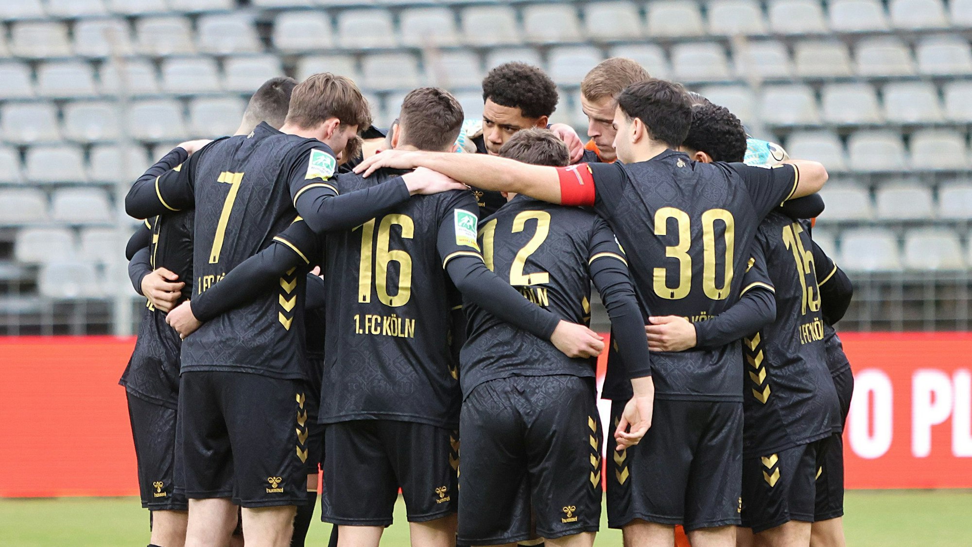 Spielerkreis bei der U21 des 1. FC Köln.