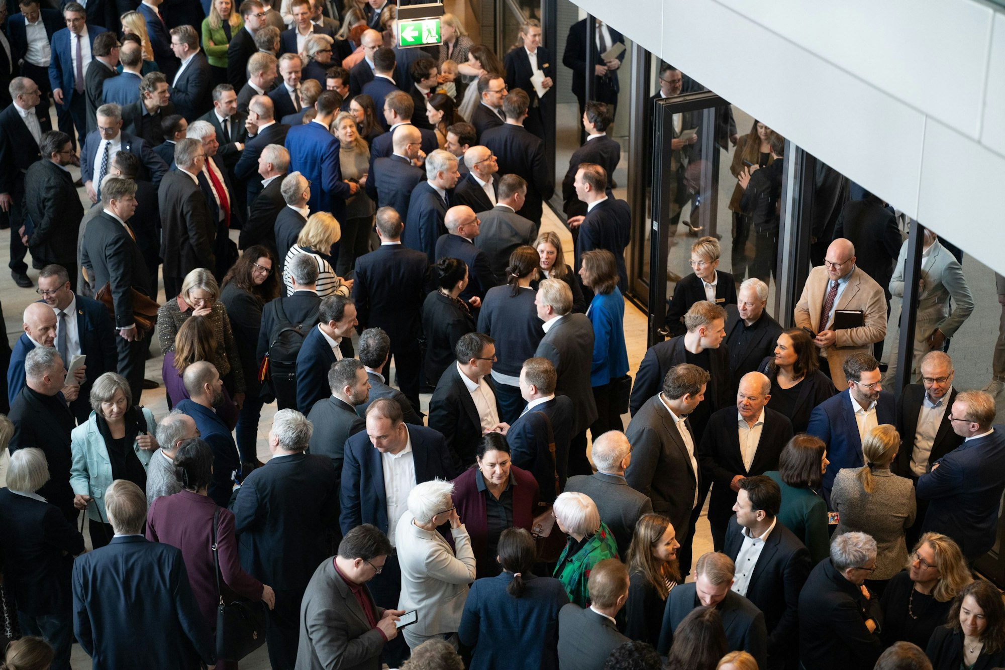 Abgeordnete während der 60. Sitzung des Deutschen Bundestages: Erneut werden dei Diäten angehoben.