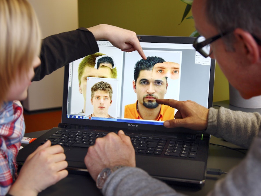 Polizei erstellt Phantombilder am Laptop