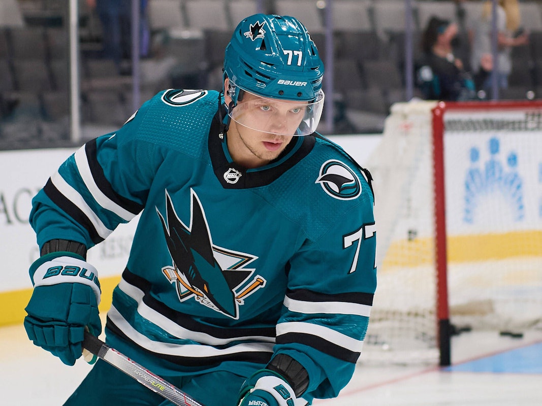 Markus Nutivaara für die San Jose Sharks auf dem Eis.
