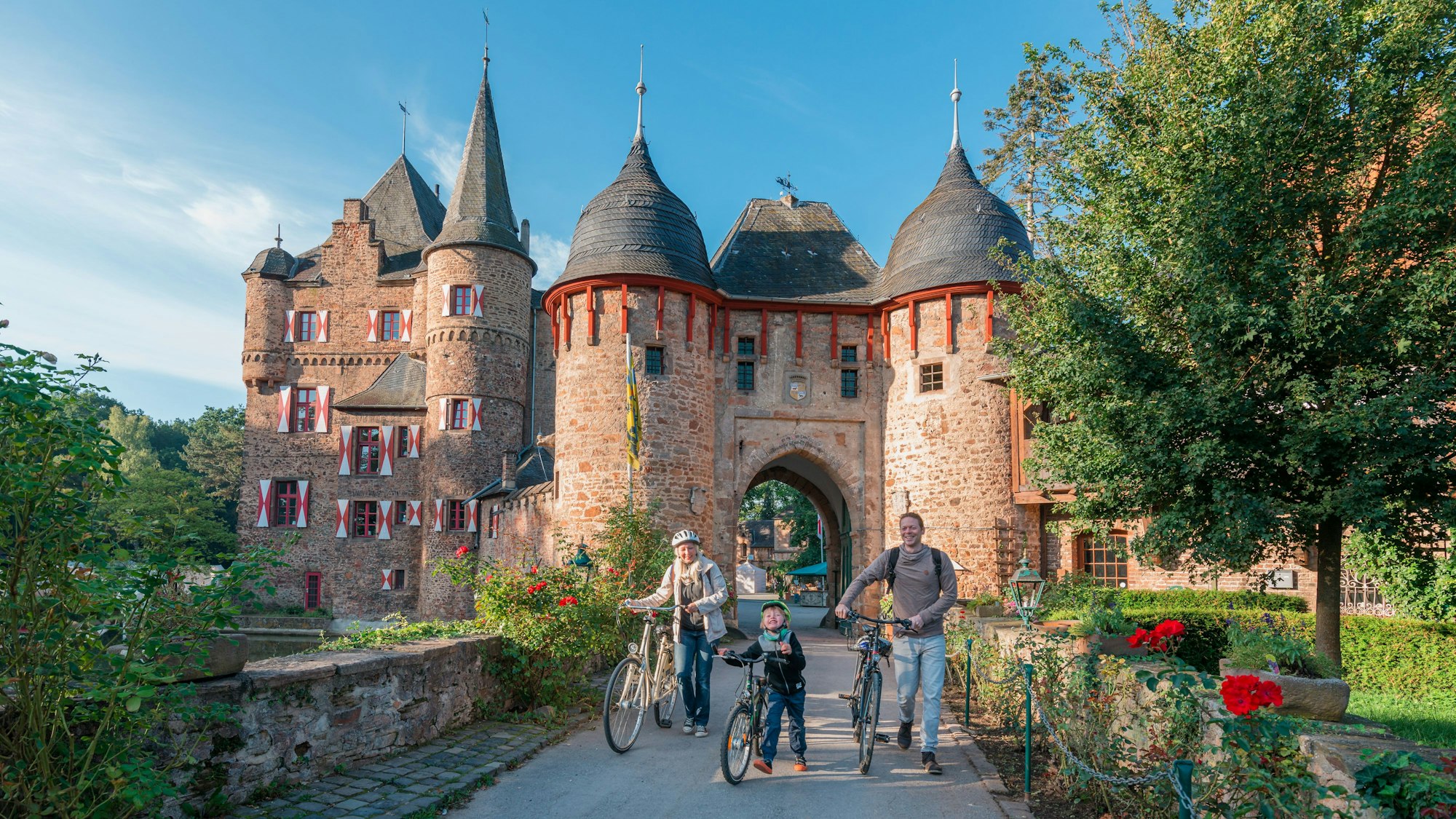 Radtour an der Burg Satzvey vorbei
