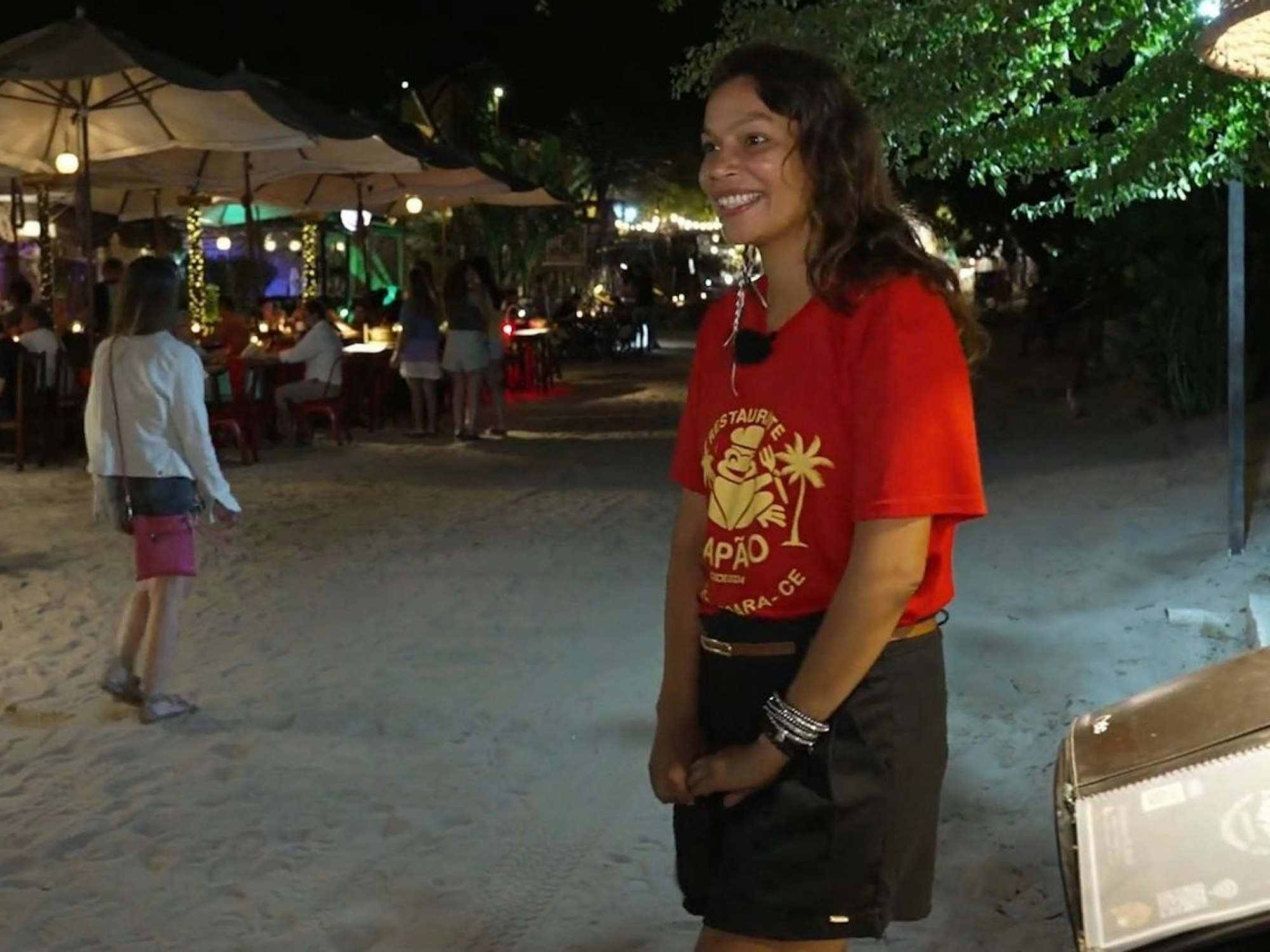 Lockvogel für ein Touri-Lokal: nicht Giseles Traumjob. (Bild: VOX)