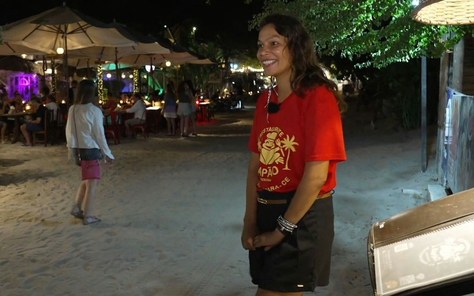 Lockvogel für ein Touri-Lokal: nicht Giseles Traumjob. (Bild: VOX)