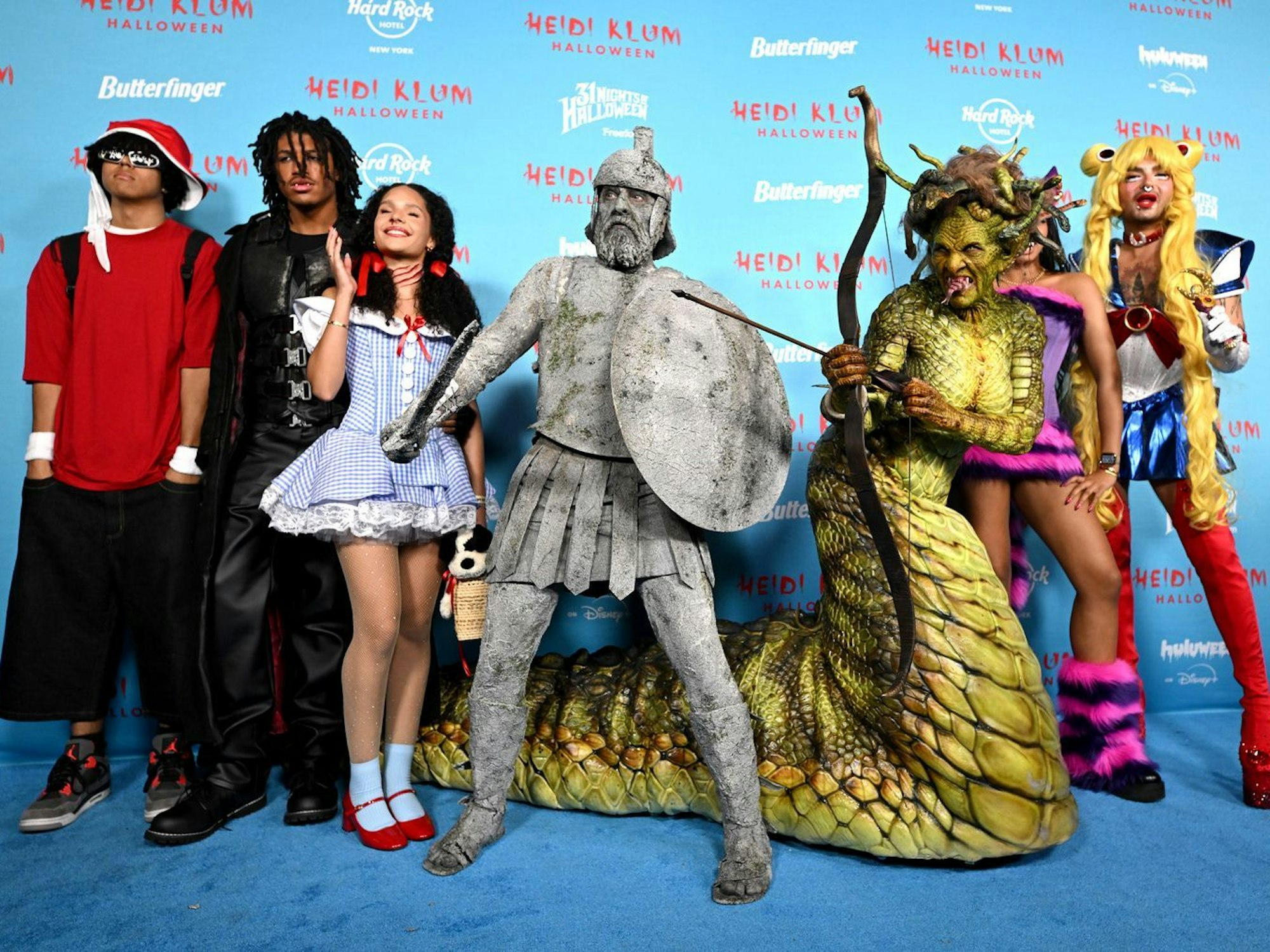 Wie viel Zeit und Aufwand in ihrem Halloween-Kostüm steckt, zeigt Klum in „On & Off the Catwalk - by Heidi Klum“. (Bild: 2025 Getty Images/Noam Galai)