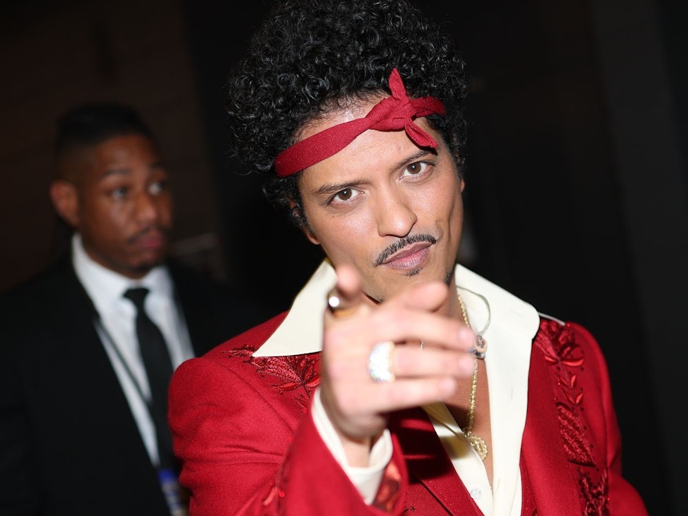 Zehn Jahre nach seinem letzten Solo-Album meldet sich Bruno Mars mit seiner neuen Platte „The Romantic“ zurück. (Bild: Getty Images / The Recording Academy / Matt Winkelmeyer)