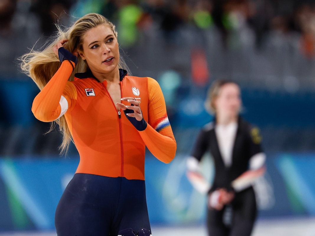 Jutta Leerdam streicht sich durch die Haare.