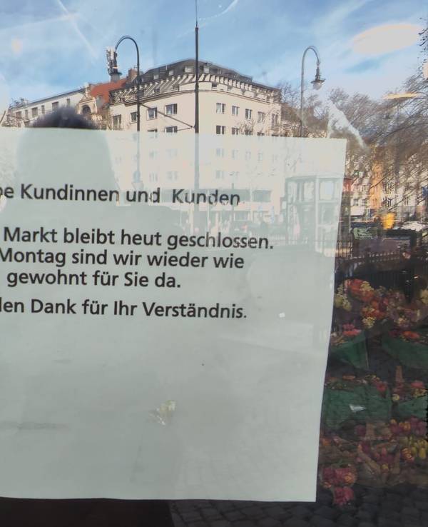 Der Rewe am Rudolfplatz hat wegen des KVB-Streiks geschlossen.