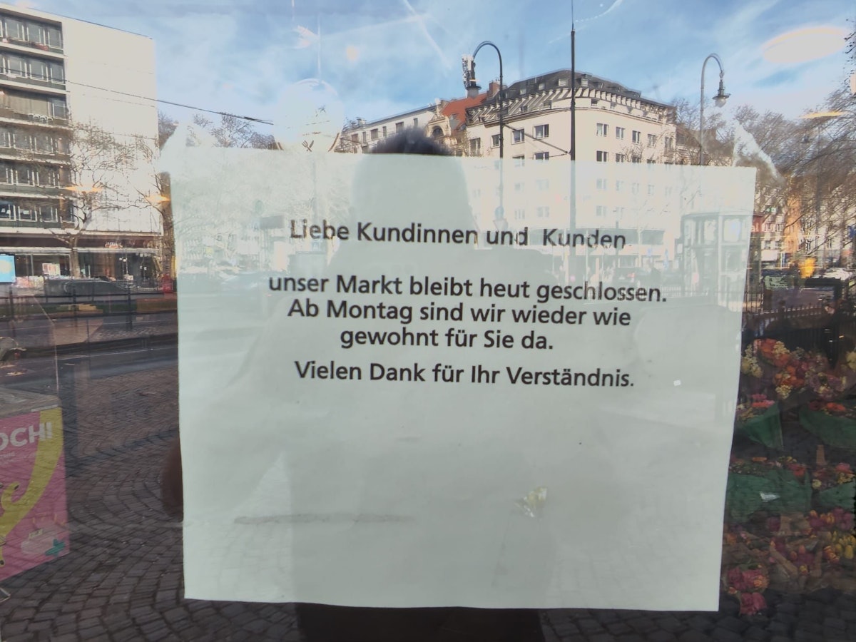 Der Rewe am Rudolfplatz hat wegen des KVB-Streiks geschlossen.