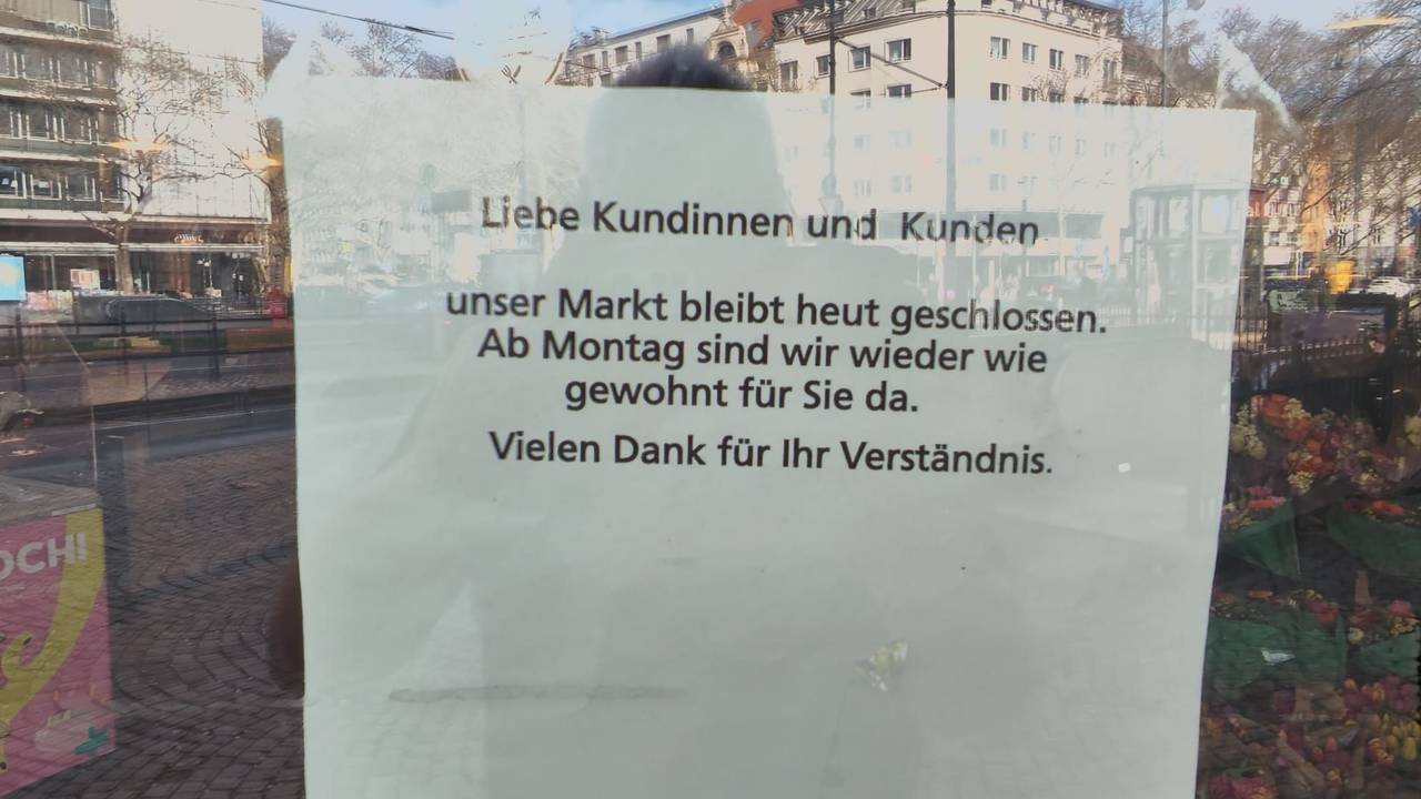 Der Rewe am Rudolfplatz hat wegen des KVB-Streiks geschlossen.