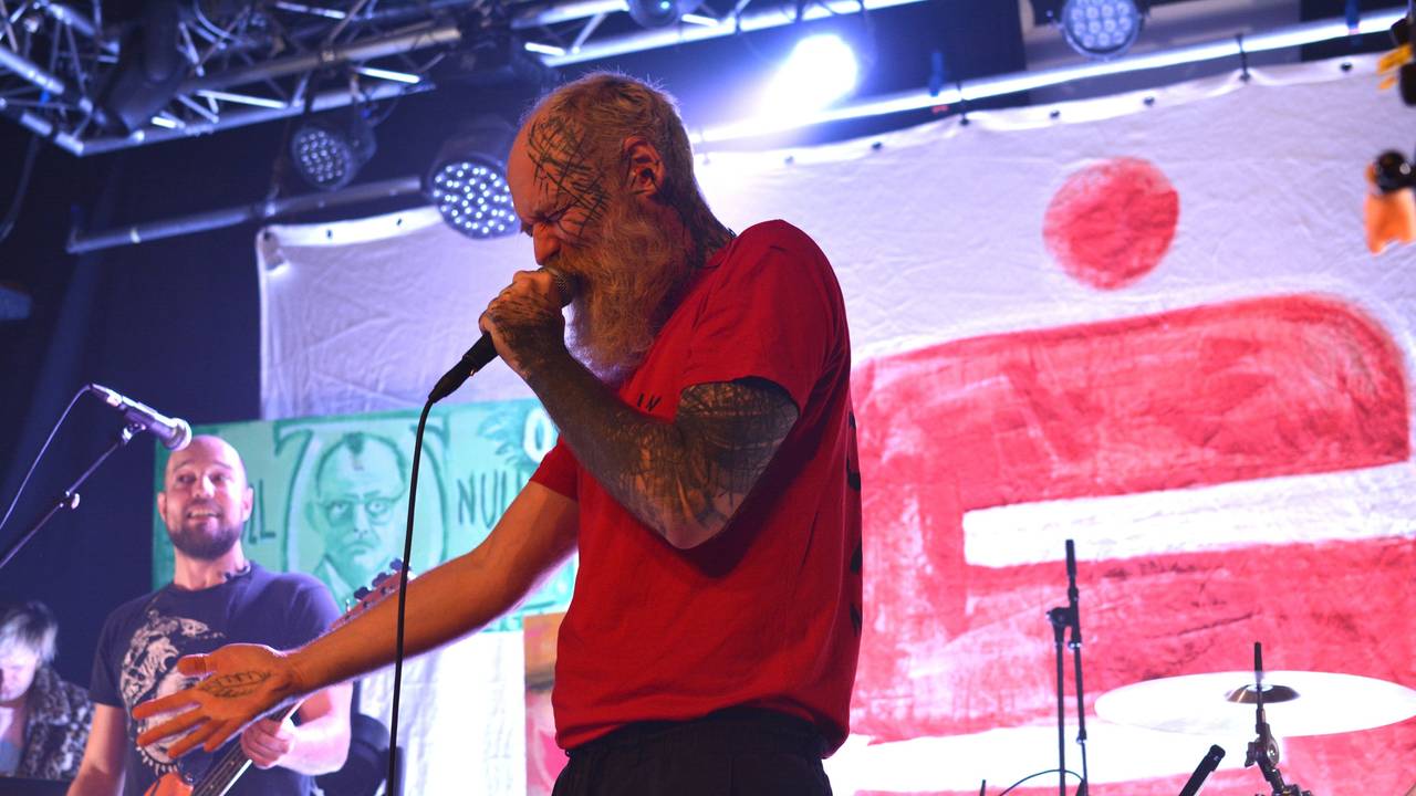 Team Scheisse Konzert im Gebäude 9, Sänger Timo Warkus