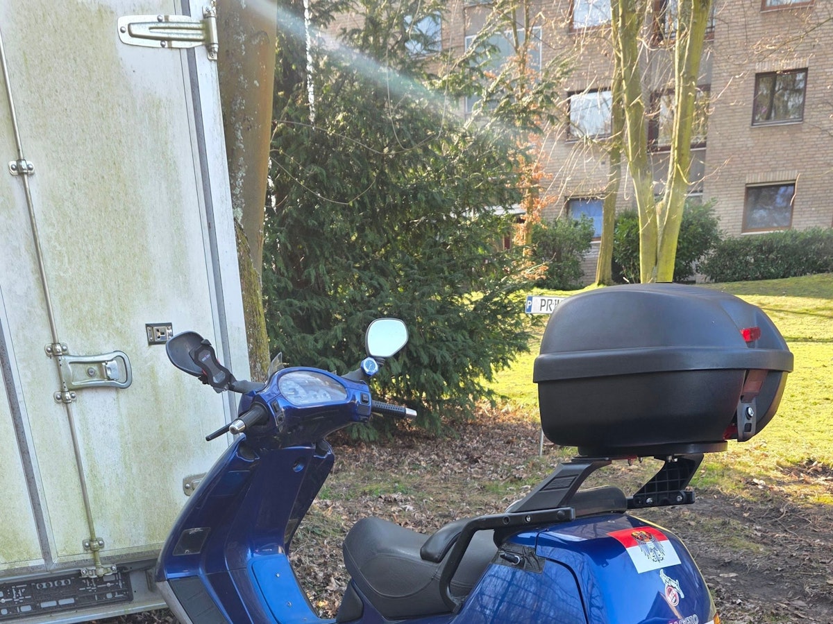 Der geklaute Roller von Theo Hahn aus Köln ist wieder aufgetaucht, allerdings ziemlich ramponiert.